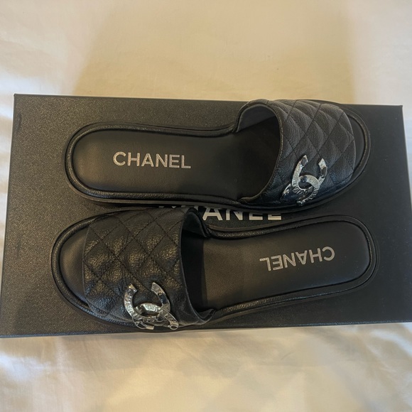 Brand new, never worn CHANEL slides - Picture 7 of 7